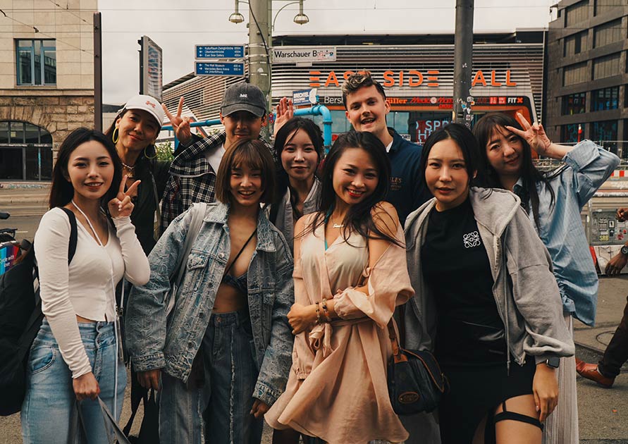 SWAG 创作者在柏林街头合影